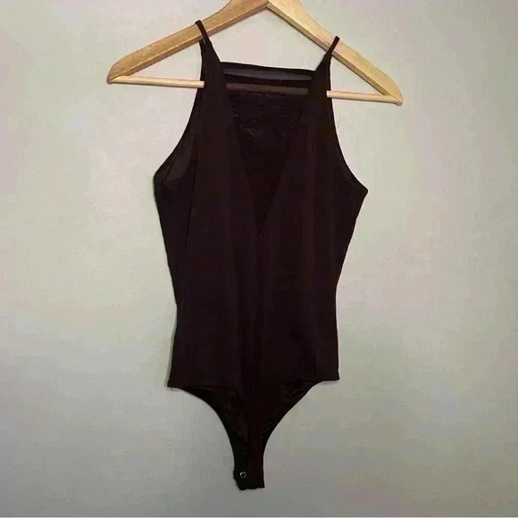 Express burgundy bodysuit w/mesh inlay front & back size XS in EUC - Picture 2 of 5
